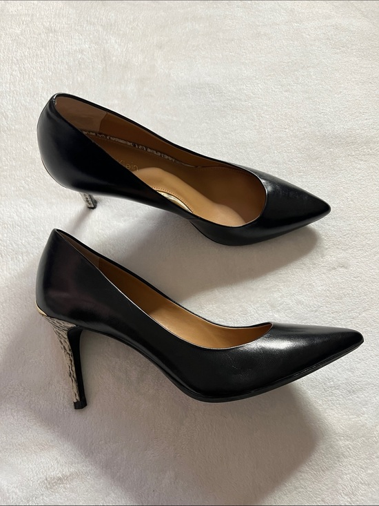 Calvin Klein Shoes - Calvin Klein size 7 Stiletto Pumps w/ Textured Snake pattern heel